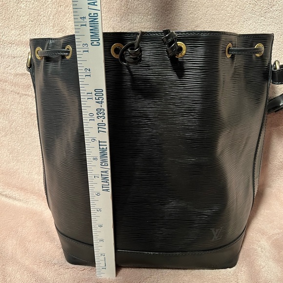 Authentic Louis Vuitton Black Epi Leather Neo Drawstring Bucket Bag - Picture 12 of 16